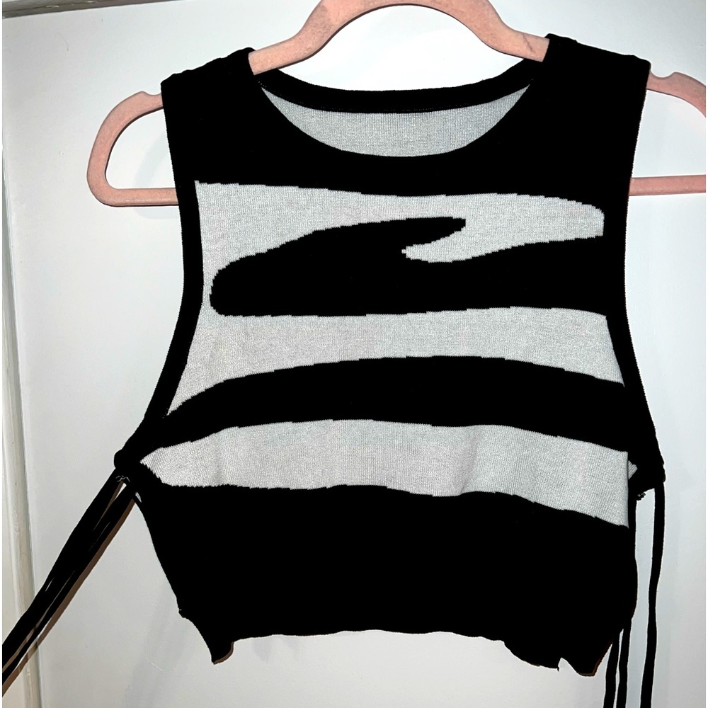 Black and White XL Crop Top, open on sides, with ties for closure.